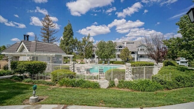 Building Photo - 20305 Rue Crevier