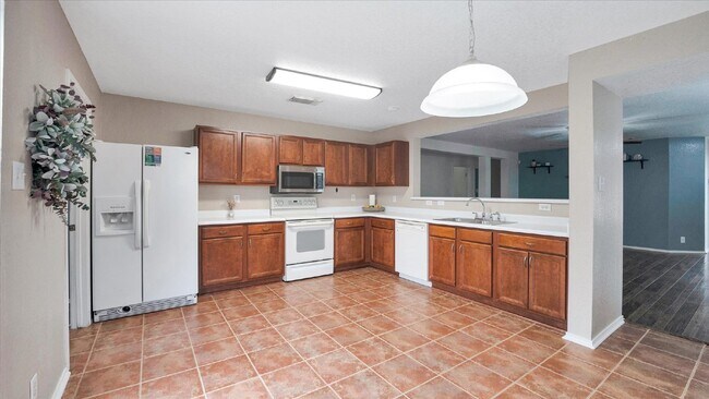 Building Photo - "Charming 3-Bedroom Home with 2 Full Baths in New Braunfels – 1,425 Sq Ft of Comfort on Cherokee ...