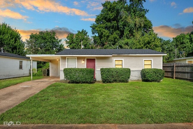 Primary Photo - CUTE 3 BEDROOM 1 BATH