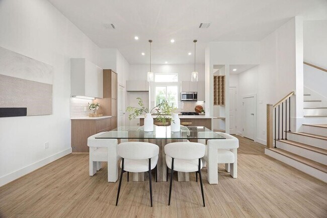 Building Photo - 1739 Mary St