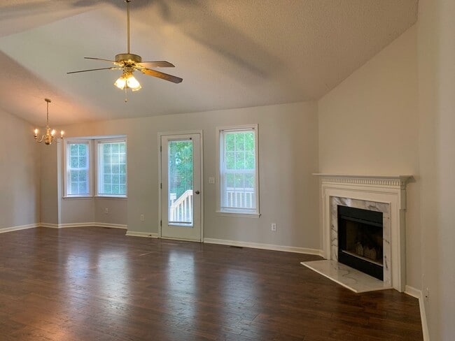 Building Photo - Clayton Ranch, 3 Bedrooms, Large Yard, App...
