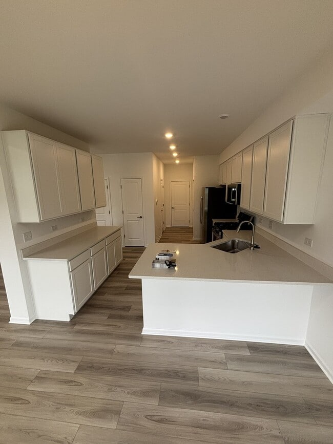 Building Photo - 7707 Nightshade Ln