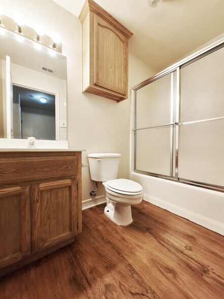 Building Photo - 1905 Maria Isabel Dr