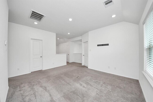 Building Photo - 24063 Hawthorn Lks Dr