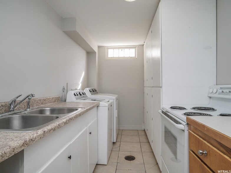 Building Photo - 4250 Edgehill Dr