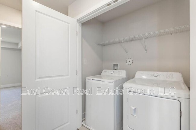 Building Photo - 2273 Marcy Dr