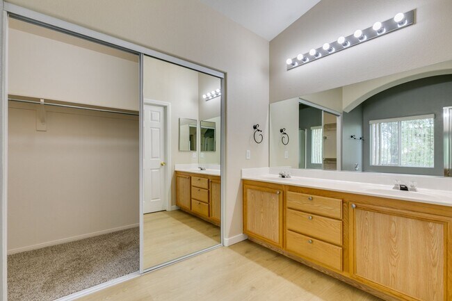 Building Photo - Beautiful 2-story home featuring 4 bedroom...