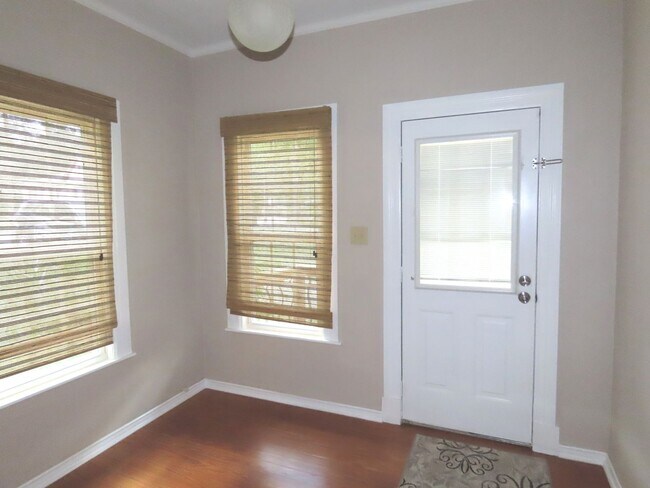 Building Photo - Charming 2 Bedroom, 2 Bath Home - Water & ...