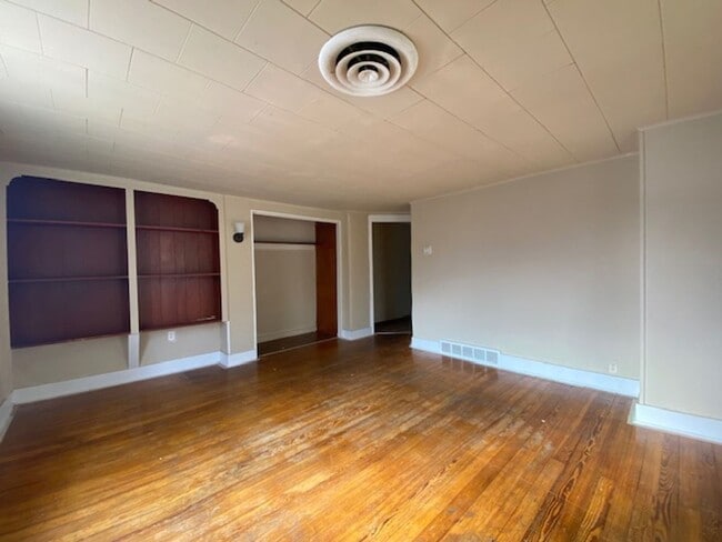 Building Photo - 1606/1608 W High St.