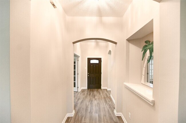 Building Photo - 203 Colony Creek Dr