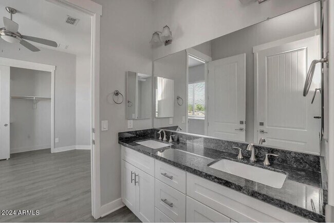 Building Photo - 1139 N Harold St