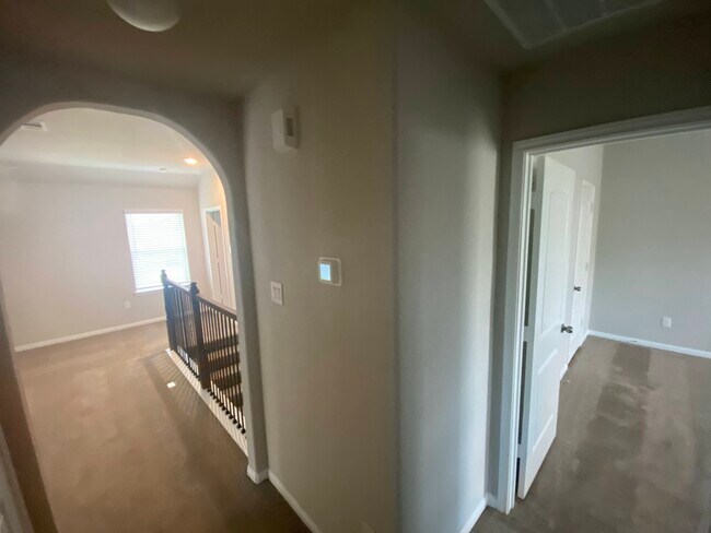 Building Photo - 10918 Hillside Dr