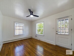Building Photo - Acequia Madre -452