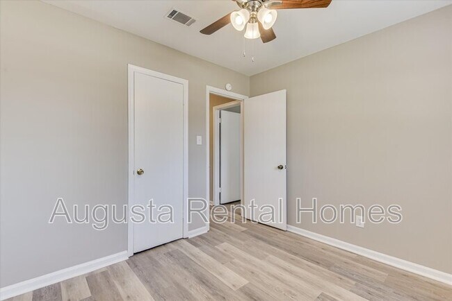 Building Photo - 623 Aiken St