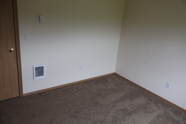 Building Photo - 8464 N Hendricks St