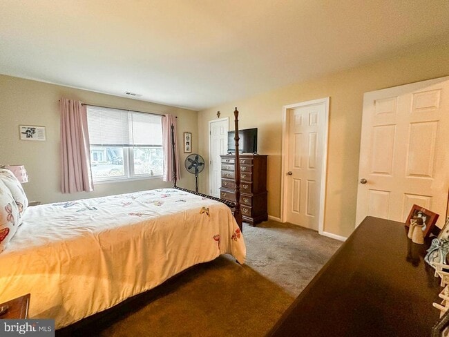 Building Photo - 15 Scotch Pine Dr