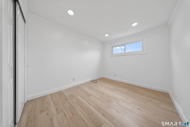 Building Photo - 207 Hillcrest Rd