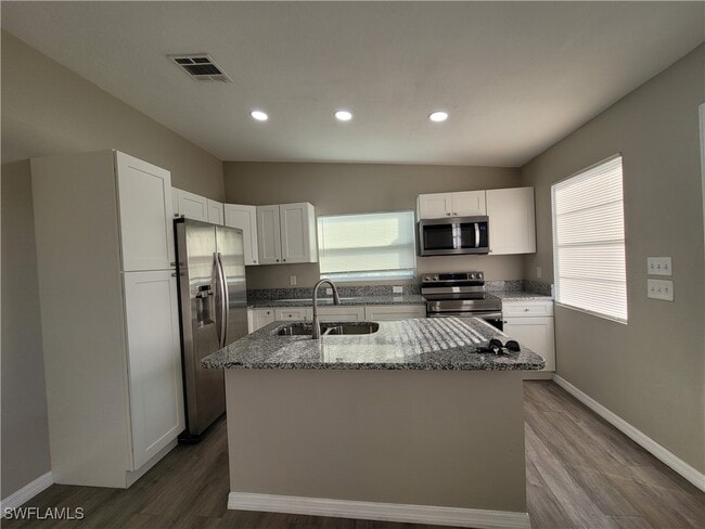 Building Photo - 5453 Avenue E