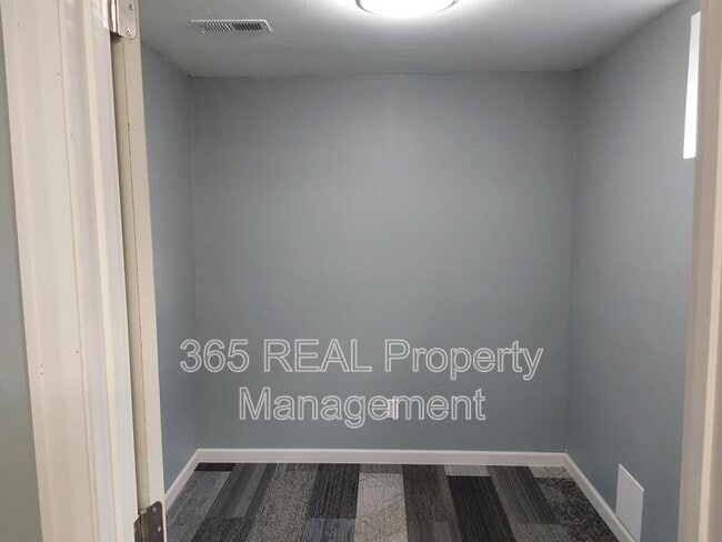 Building Photo - 2201 12th St