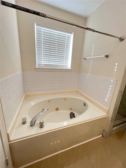 Building Photo - 1418 Brookside Manor Ct