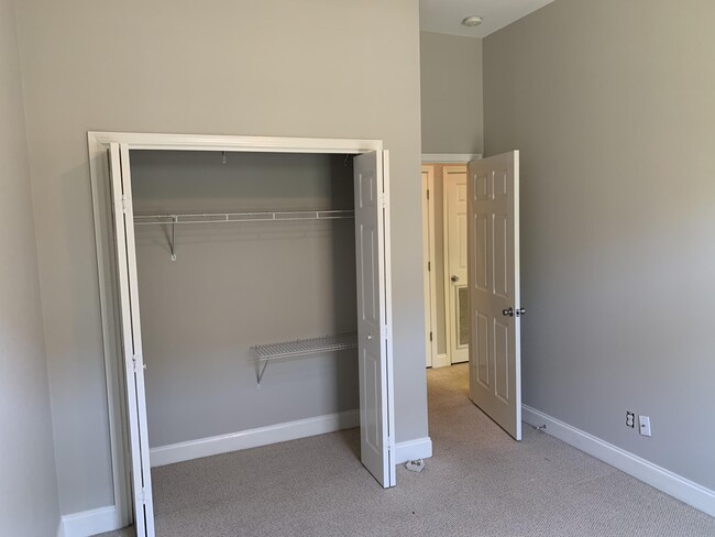 Building Photo - 4565 Woodwind Dr