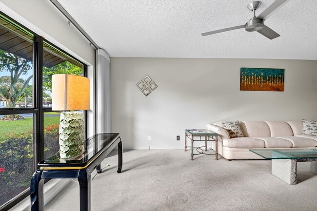 Building Photo - 4866 Dovewood Cir