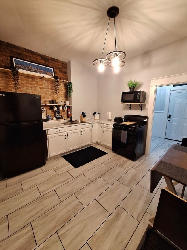 Building Photo - Fully Furnished 1 bedroom in Ludlow – All Utilities Included