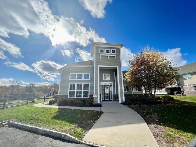 Building Photo - 19 Highrose Ridge Way