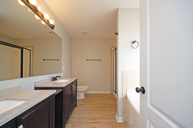 Building Photo - 300 Cadenza Ln