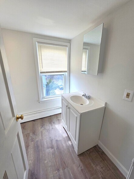 Building Photo - 22 Johnson St