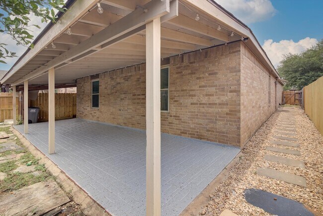 Building Photo - 18915 N Lyford Dr