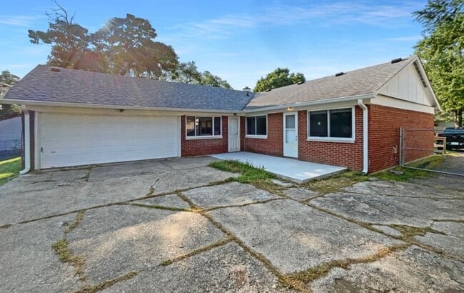 Primary Photo - 17 Crestview Dr