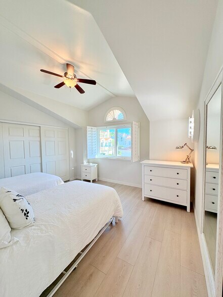 Building Photo - 6483 Zuma View Pl