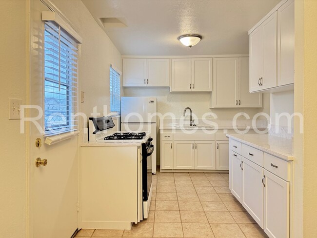 Building Photo - 5281 Constitution Rd