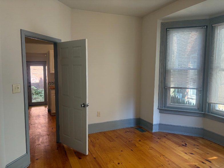 Building Photo - 429 W Bringhurst St