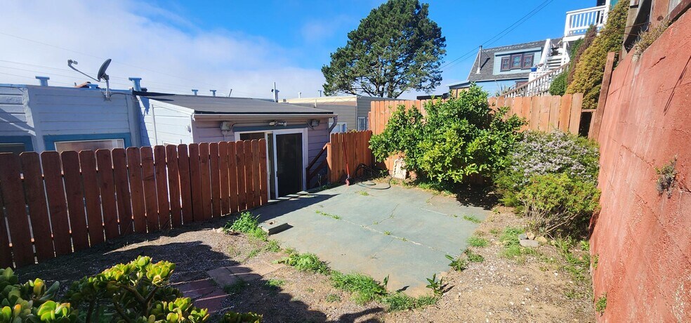 Raised patio and private back yard: 24' x 15' - 245 Concord St