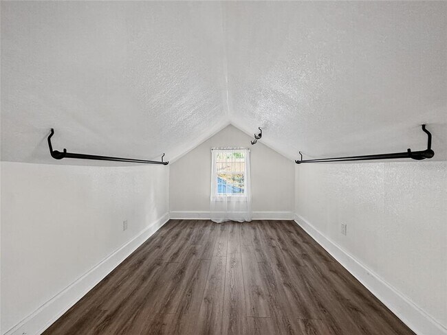 Building Photo - 1016 E Washington Ave