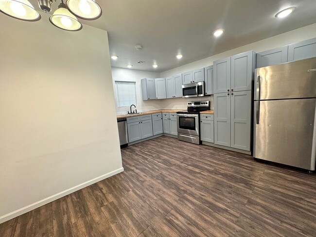 Building Photo - Adorable 2 bedroom 1 bath!