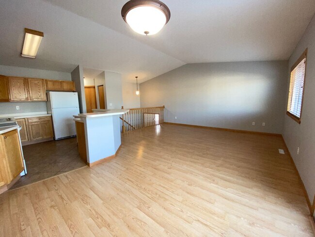 Building Photo - 3 Bedroom Twinhome near the New Sandford Hospital!!