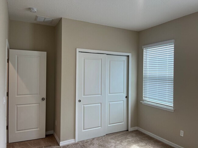 Building Photo - 2601 Pinnacle Ln