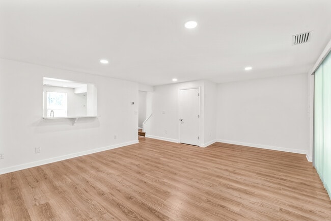 Building Photo - 9726 Old Gate Dr