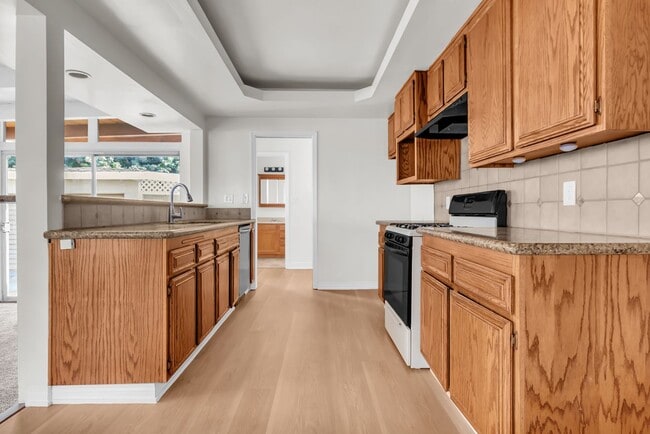 Building Photo - 6120 E Walton St