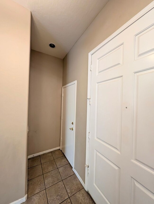 Building Photo - AVAILABLE NOW IN HIGLEY GROVES!!!!