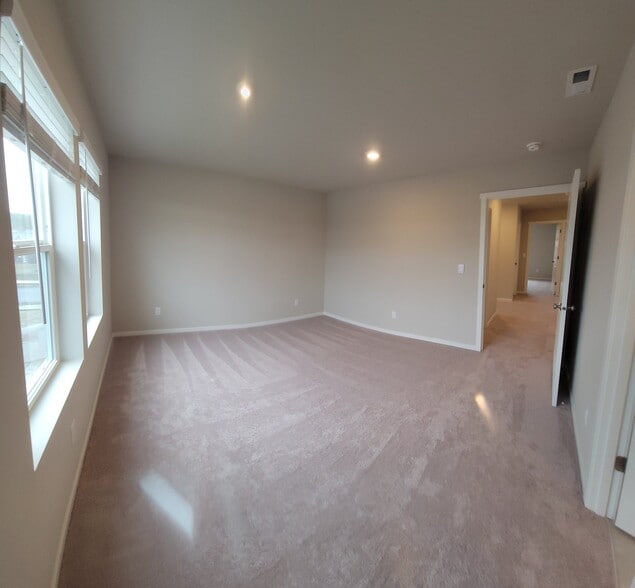 Building Photo - 1152 SW Pendleton Way