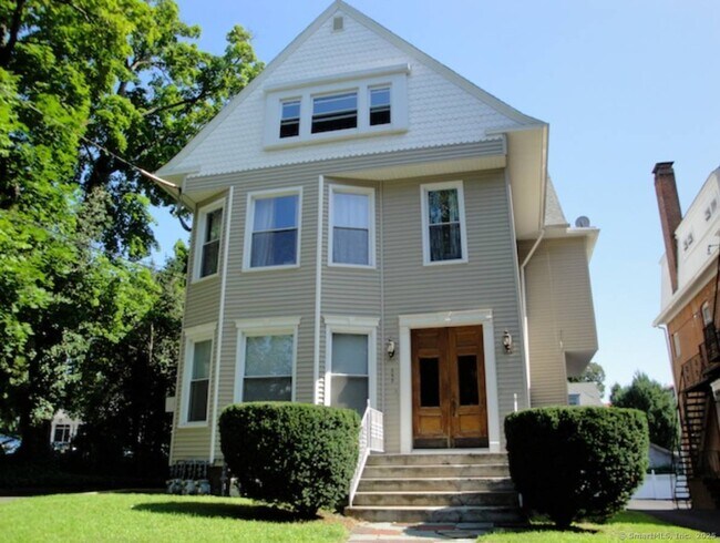 Primary Photo - 253 Lawrence St