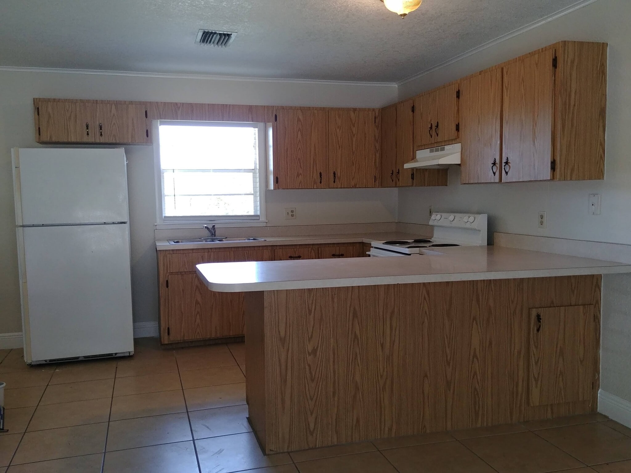 Kitchen - 4460 County Road 472