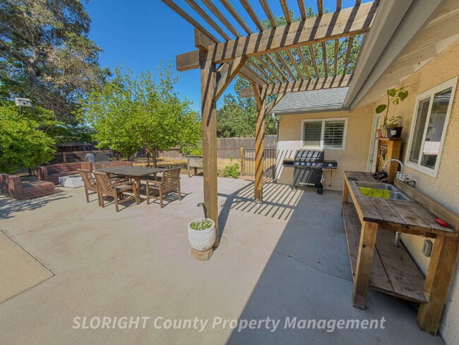 Building Photo - AVAILABLE MAY - Atascadero Home with Backyard Oasis + Bonus Office