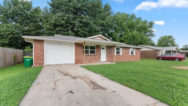 Building Photo - "Charming 3-Bedroom Home on Joye Street wi...