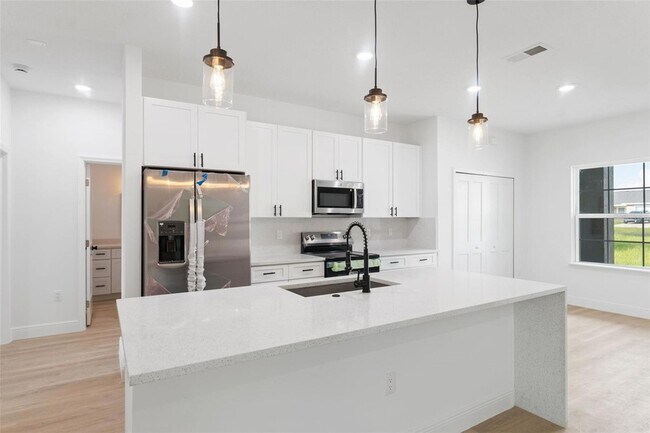 Building Photo - 746 Marion Oaks Manor