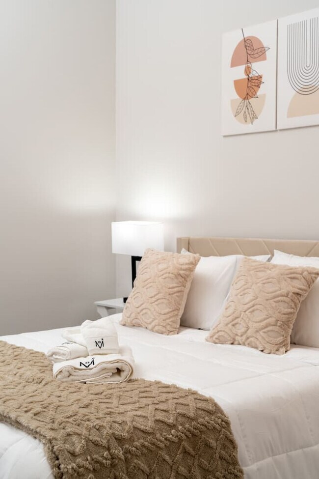 Building Photo - 3723 S Giles Ave